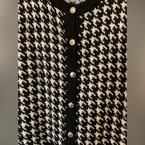 BCBGMaxAzria Long‎ Sleeve Houndstooth Button Front Cardigan, Black and White, L - Picture 4 of 6